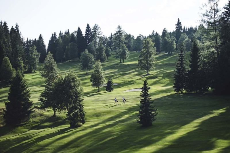 playing golf in the mountains