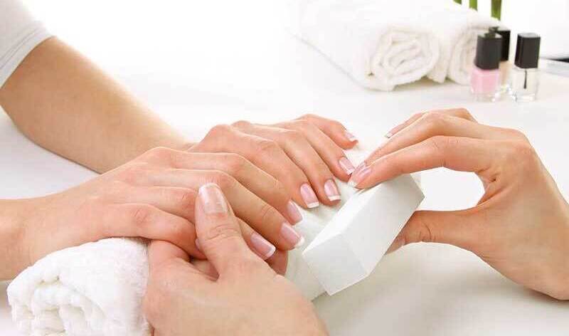 Manicure piacevole per unghie pulite e curate al Das Hotel Eden Seefeld