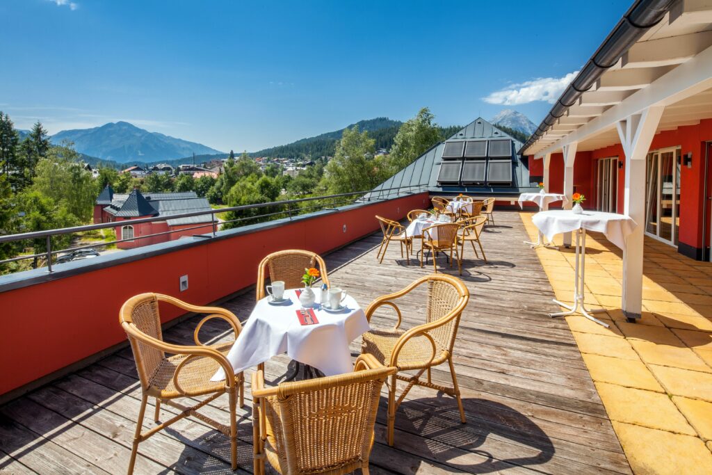 kaffee-dachterrasse-blickgschwandtkopfl-dashoteleden