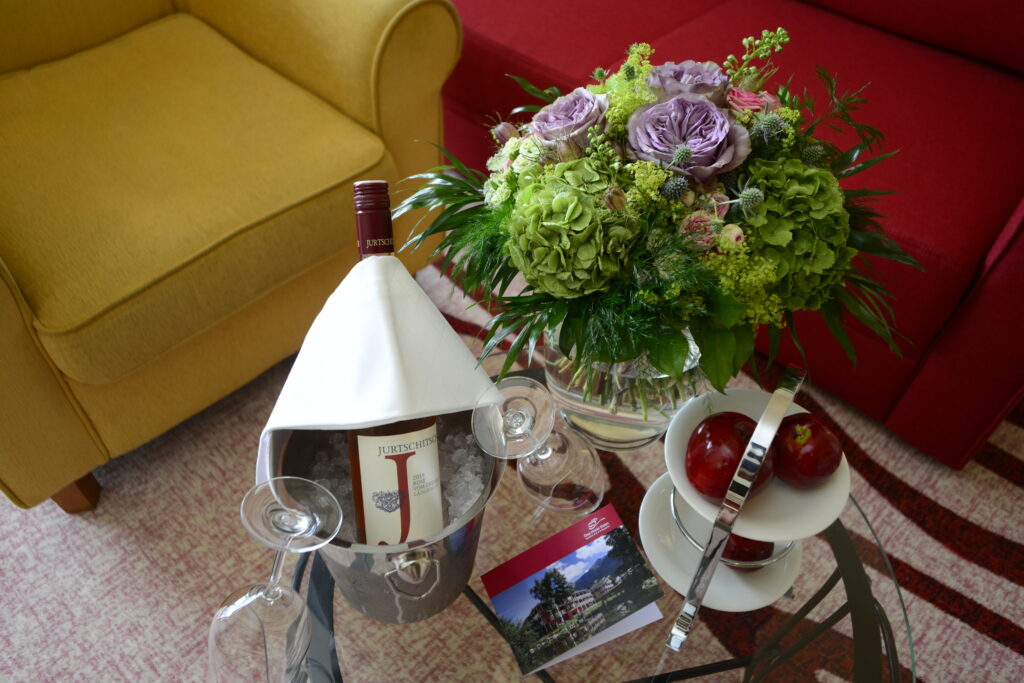 weinservice-am-zimmer-das-hotel-eden